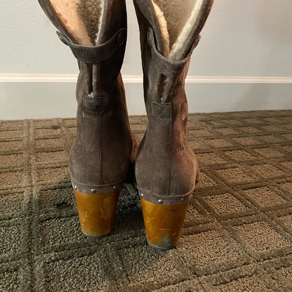 Brown Ugg Boots with wooden heels - Picture 2 of 6